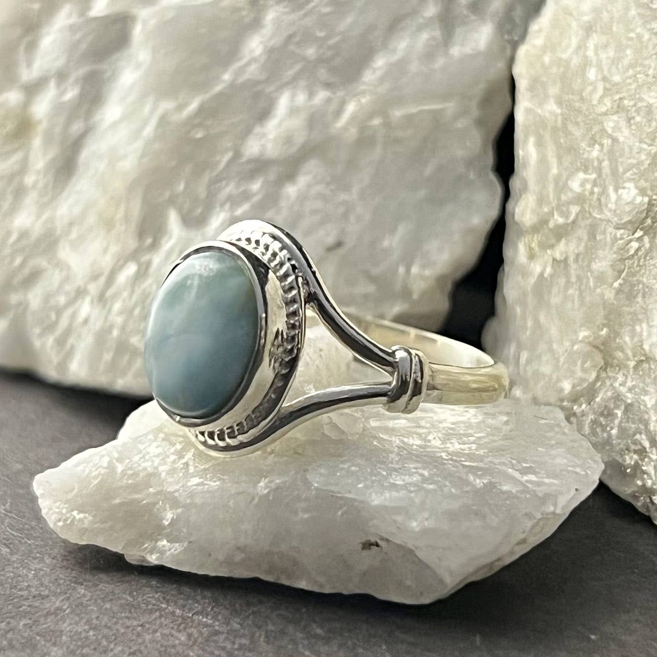 LARIMAR RING V-BAND W/ KNOT