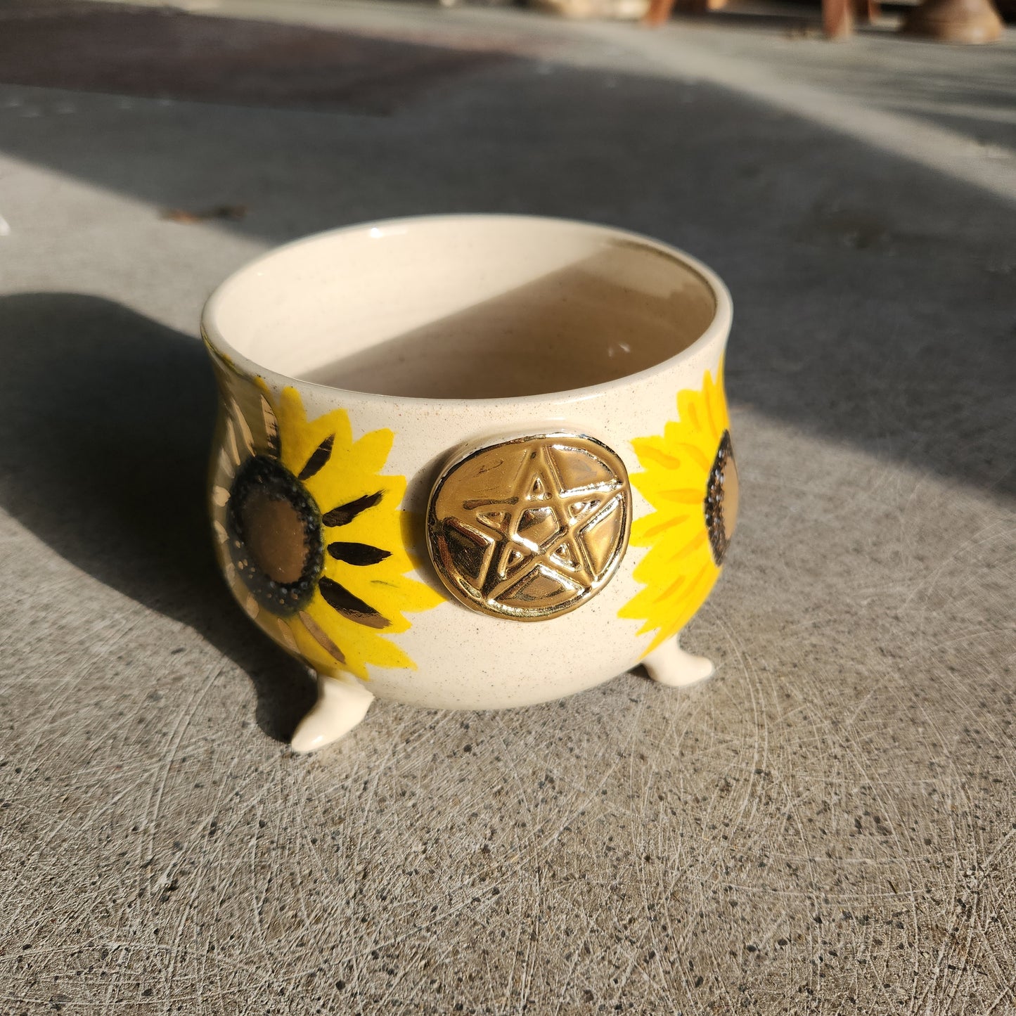 Large sunflower cauldron