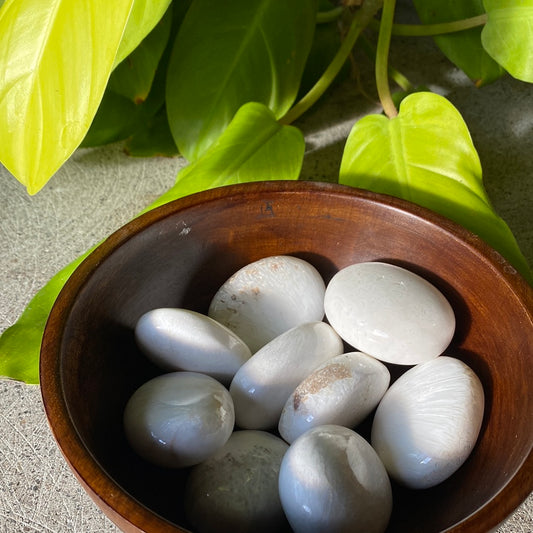 Scolecite Palm Stones
